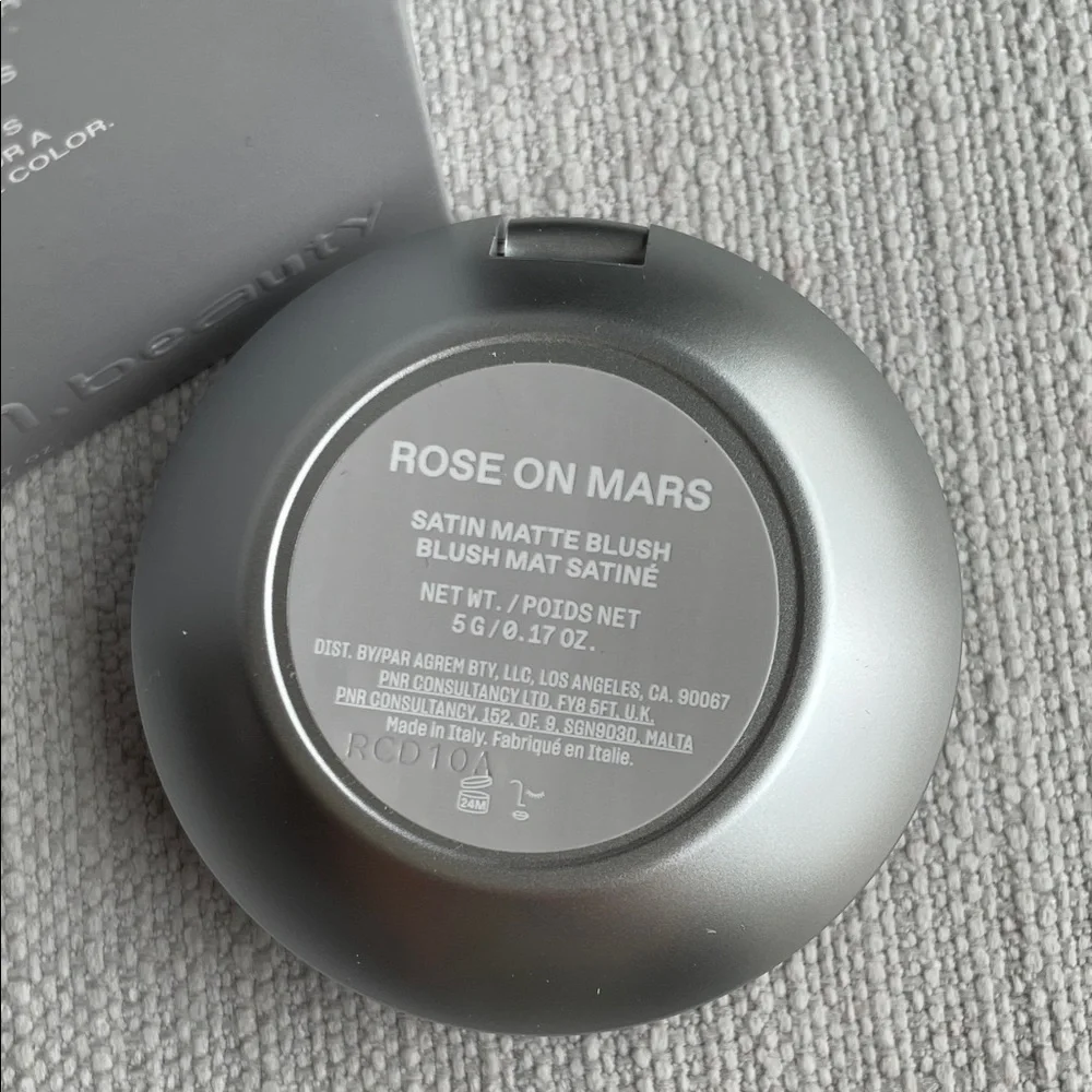 r.e.m. beauty Hypernova Satin Matte Blush - Rose On Mars